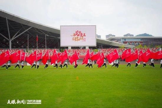 在嘉士伯是胸前赞助那段时间里，利物浦在球场上经历了一些最具标志性、最著名的时刻，包括2001年令人难忘的夺得所有参加的杯赛冠军、2005年的伊斯坦布尔奇迹和欧洲超级杯，以及2006年的足总杯夺冠。